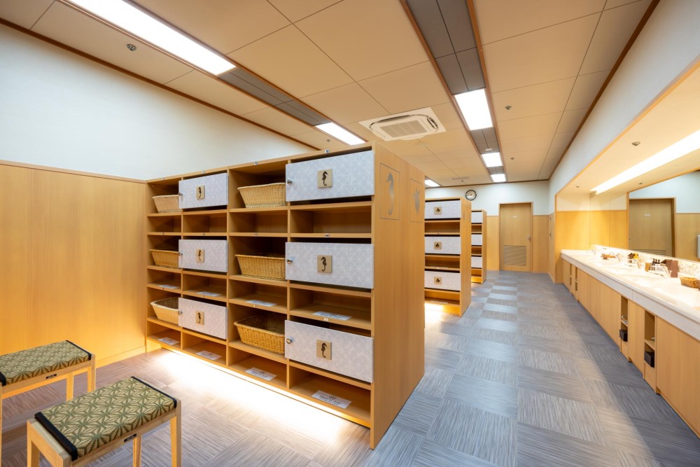 嬉春亭男性大浴場　脱衣所の施設画像 - 20