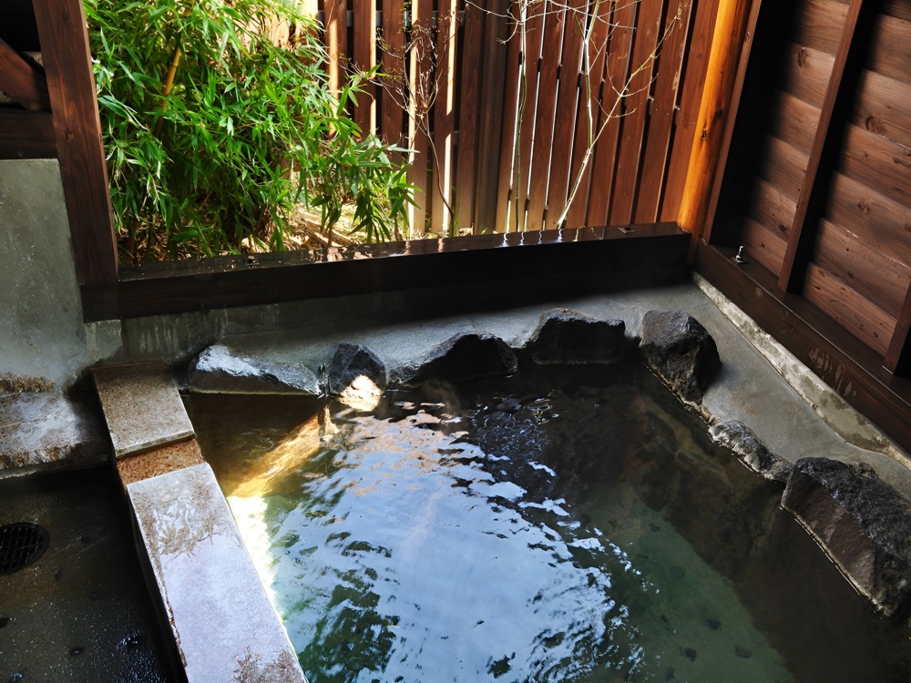 山小屋風露天風呂　轟木の湯のサムネイル画像