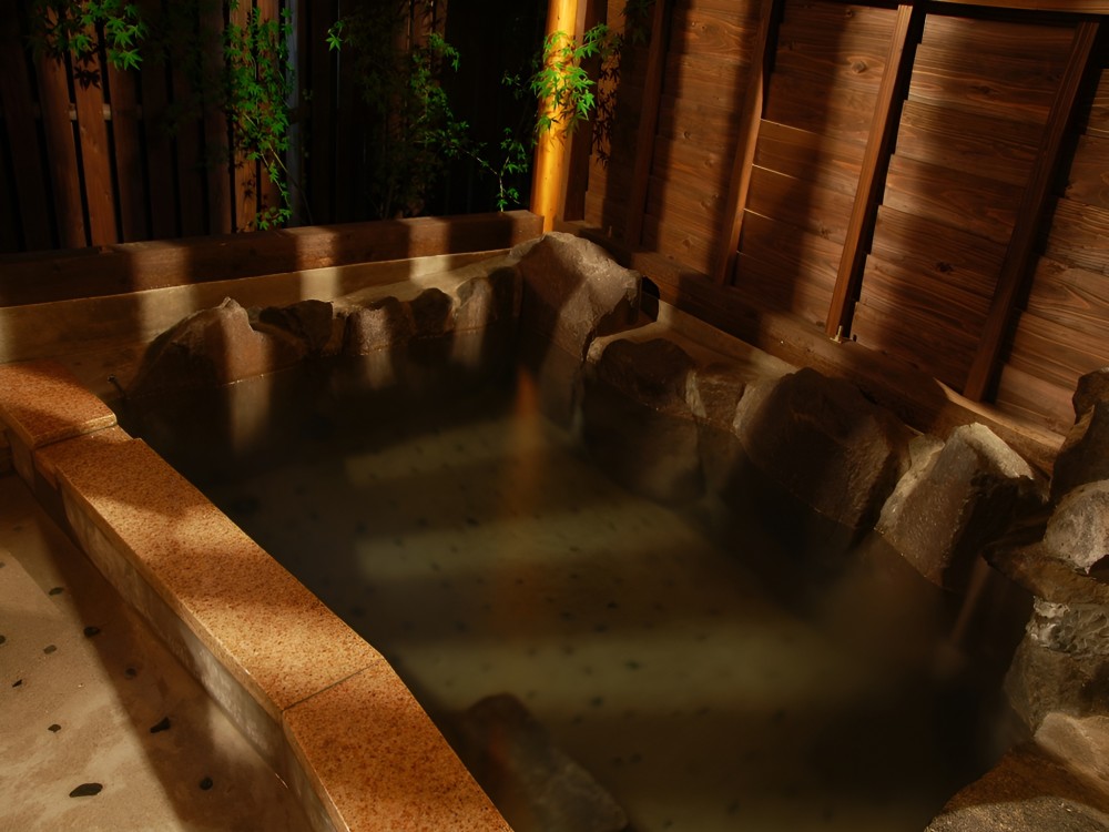 山小屋風露天風呂　花房の湯のサムネイル画像