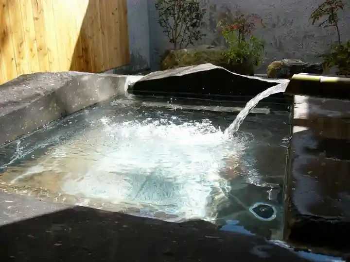 火の国岩の湯のサムネイル画像