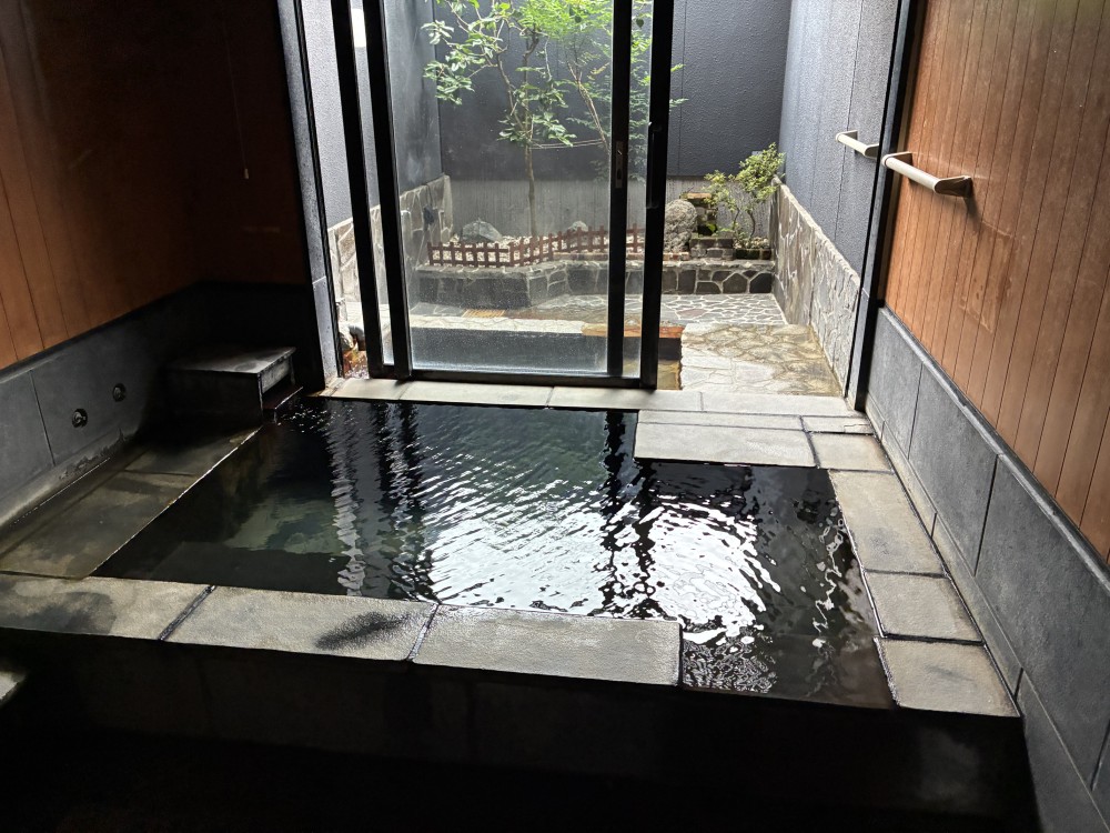 家族風呂　内湯+露天風呂のサムネイル画像