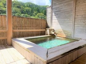 山上貸切露天風呂「青い山」のサムネイル画像