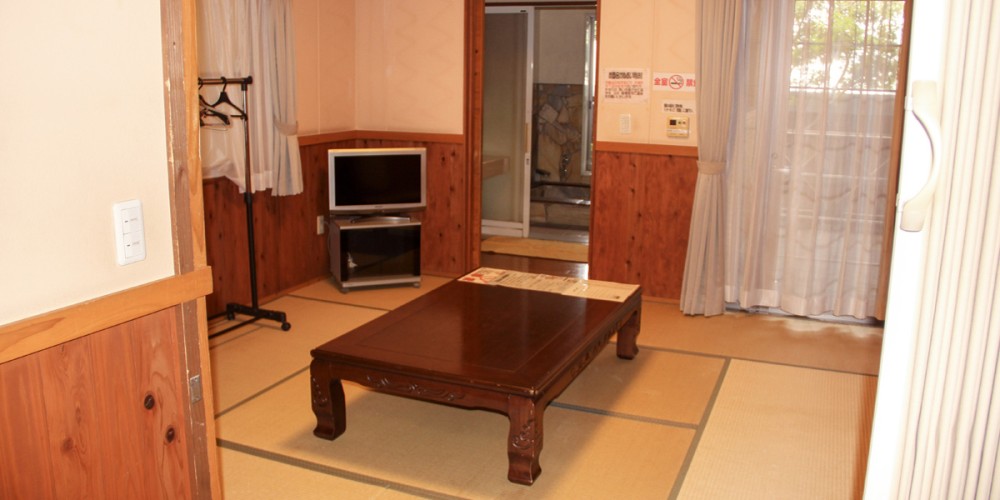 平屋建て(8畳部屋　4部屋)のサムネイル画像